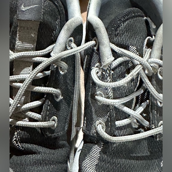 Shades of grey camo running shoes - Picture 2 of 9